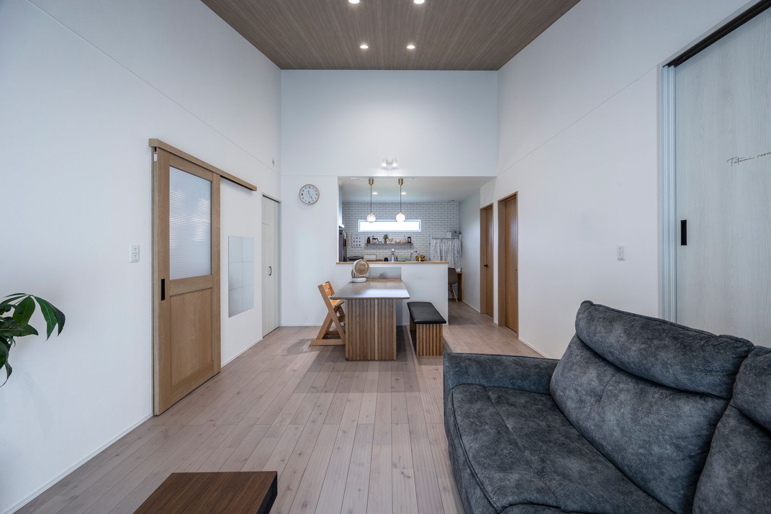 家事ラクを叶えた家族団らんの平屋