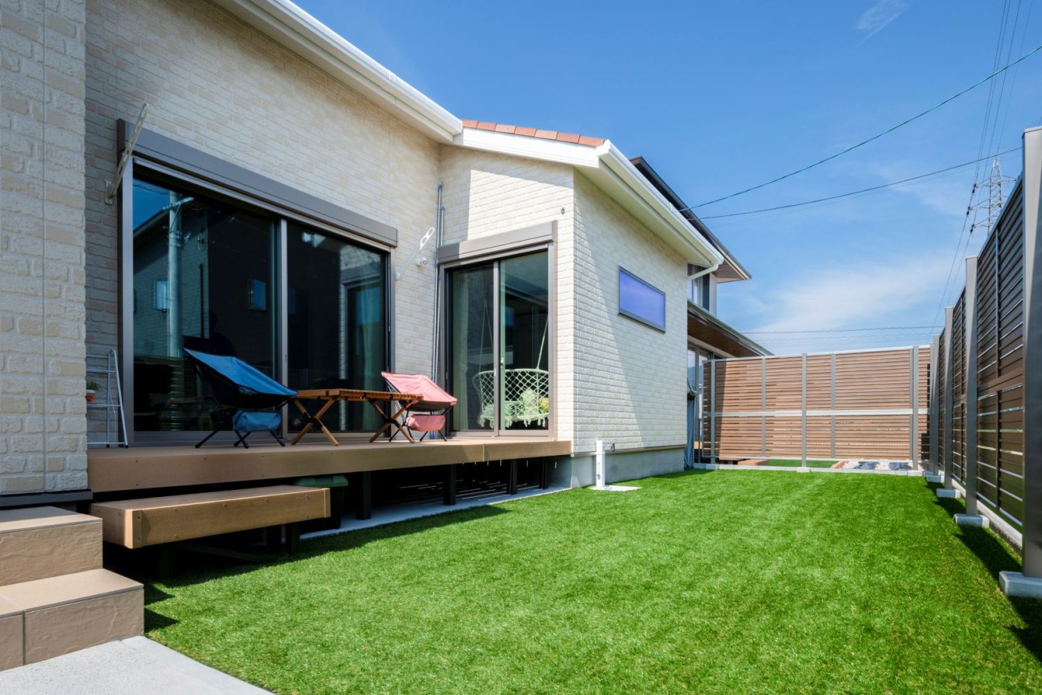 ロフトのあるコの字型の平屋