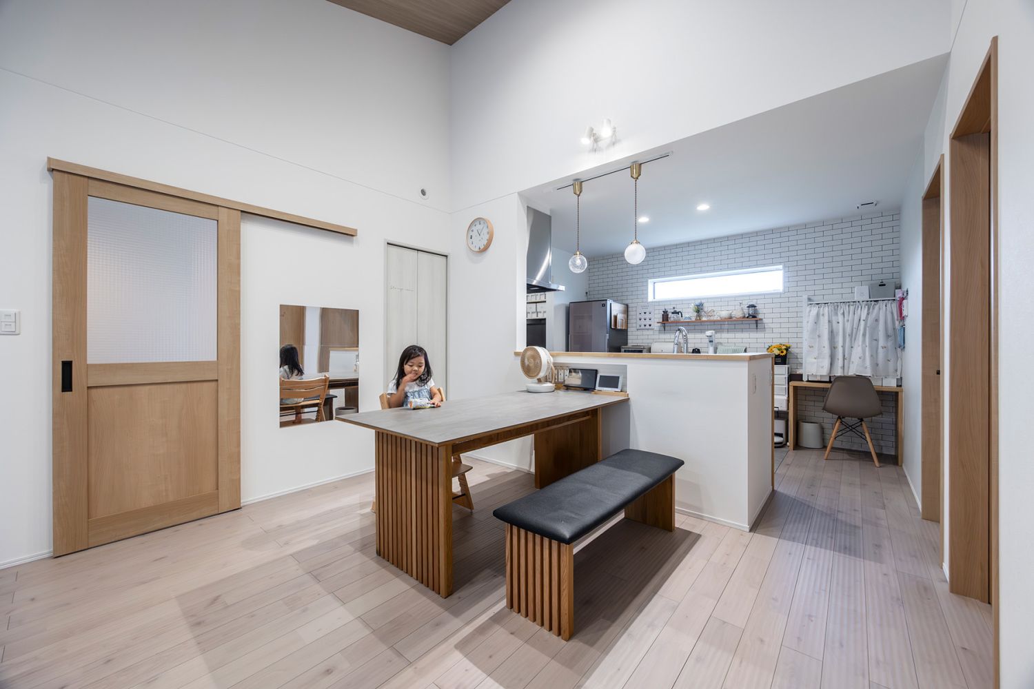 家事ラクを叶えた家族団らんの平屋