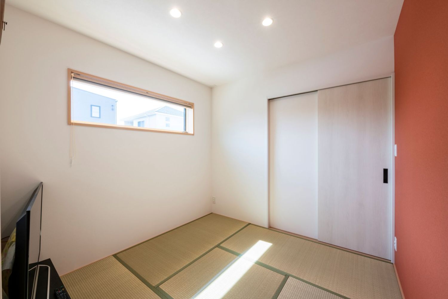 ロフトのあるコの字型の平屋