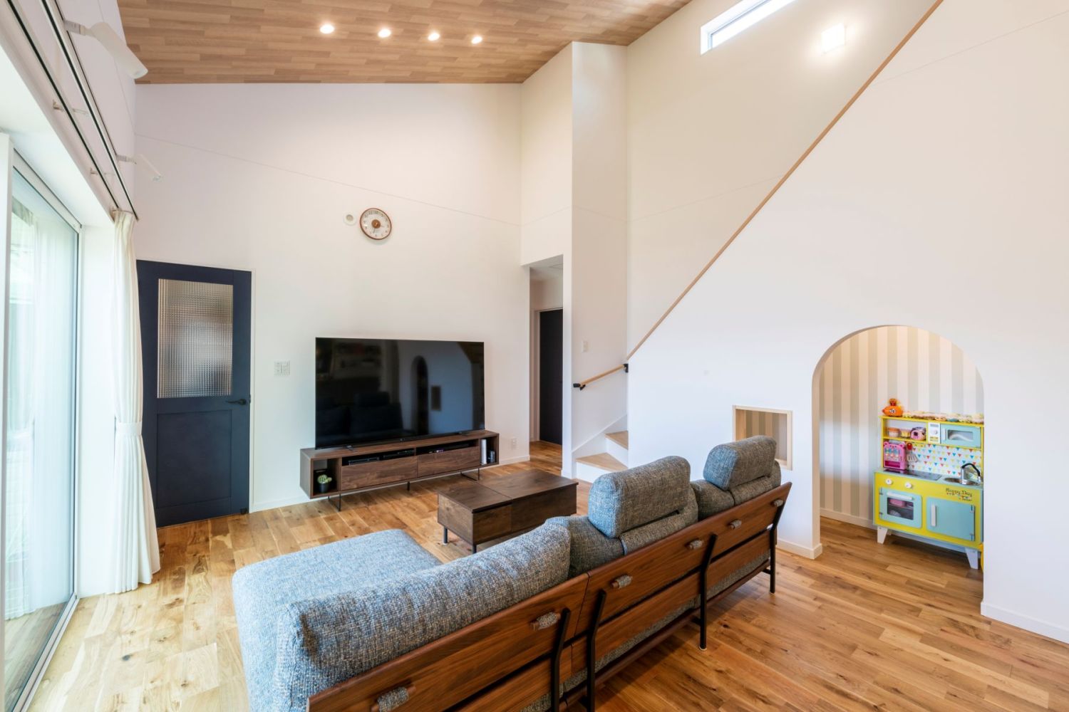 ロフトのあるコの字型の平屋