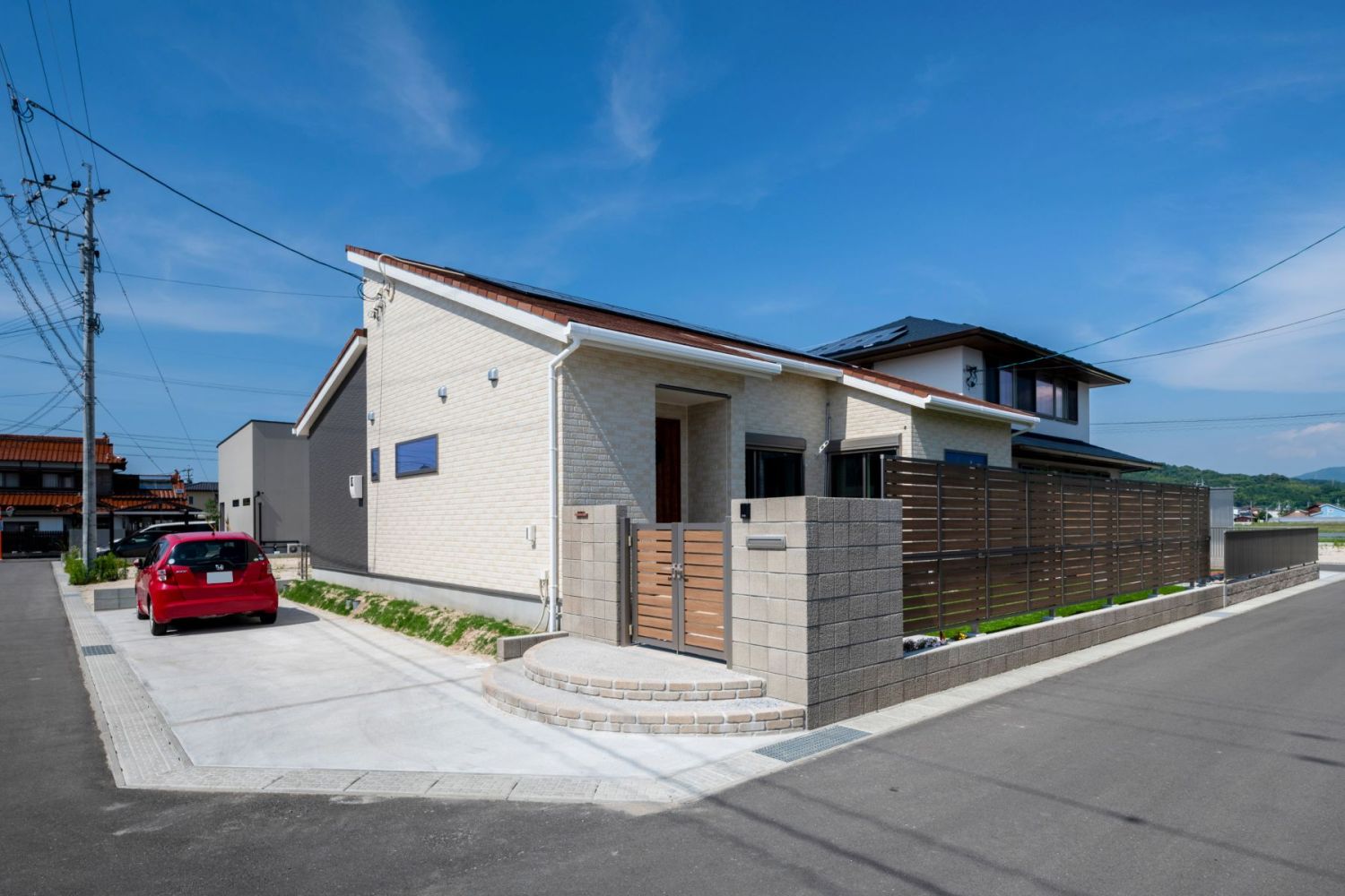 ロフトのあるコの字型の平屋